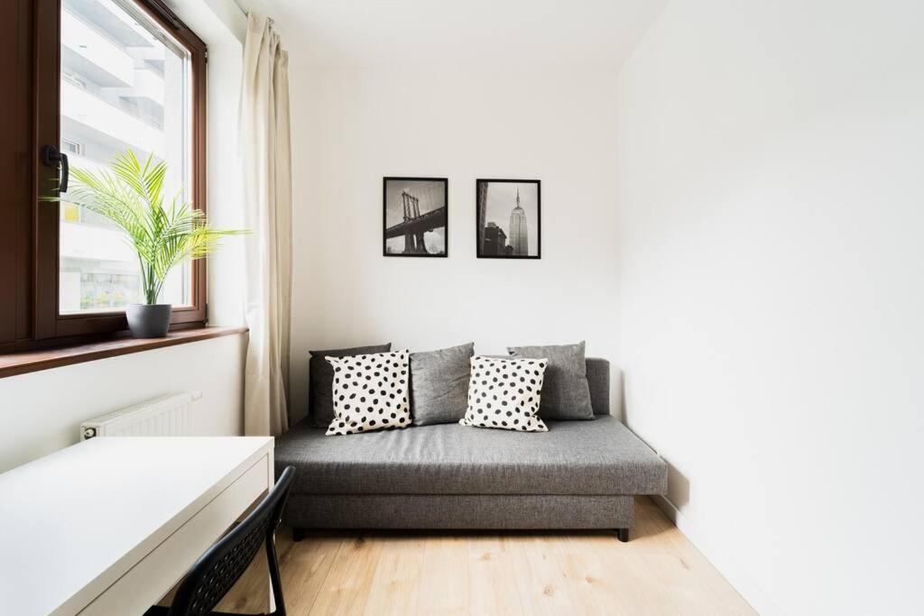 City Center - 3 Rooms - New Building - Private Parking Place - Garage Wrocław Exteriör bild