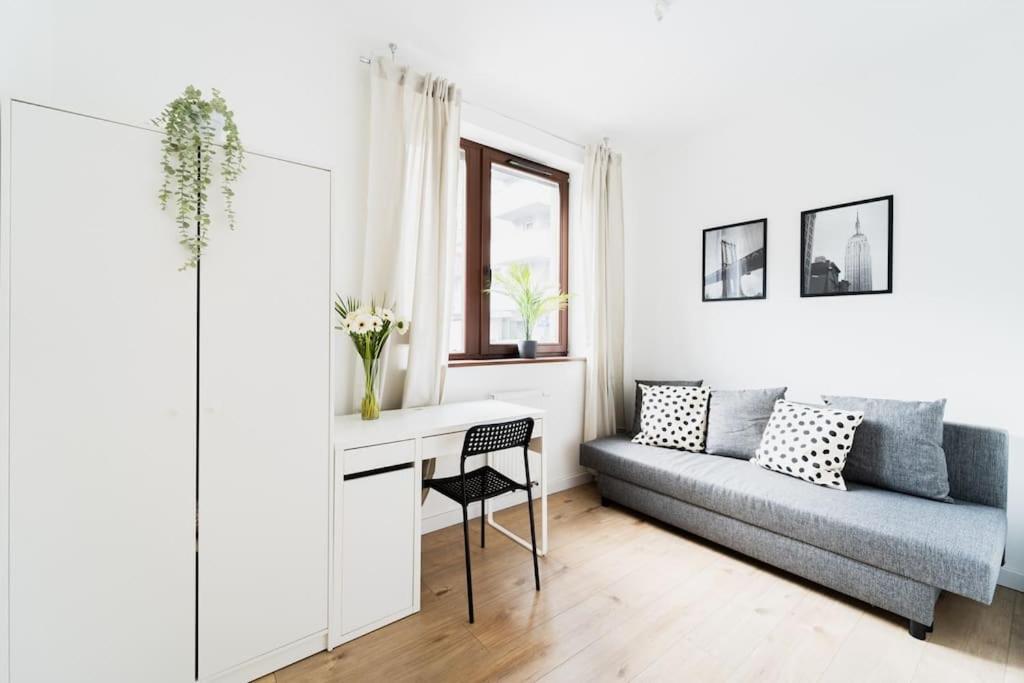 City Center - 3 Rooms - New Building - Private Parking Place - Garage Wrocław Exteriör bild