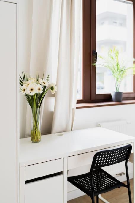 City Center - 3 Rooms - New Building - Private Parking Place - Garage Wrocław Exteriör bild