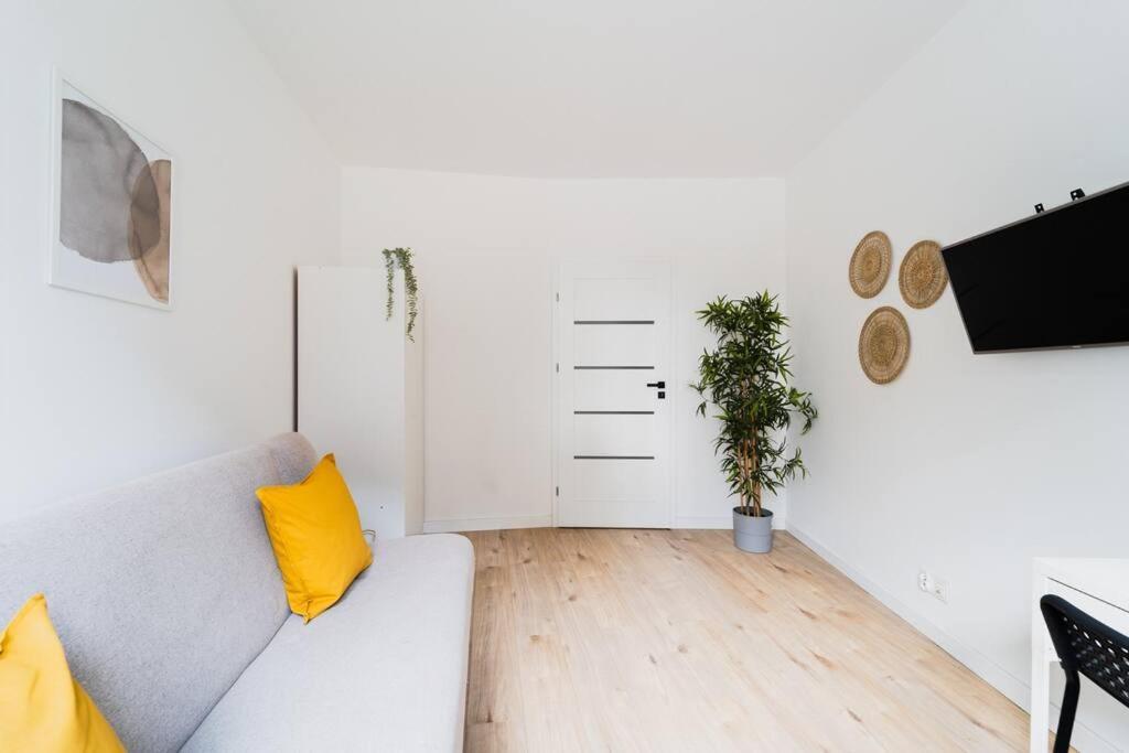 City Center - 3 Rooms - New Building - Private Parking Place - Garage Wrocław Exteriör bild