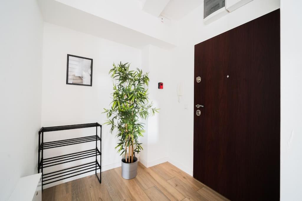 City Center - 3 Rooms - New Building - Private Parking Place - Garage Wrocław Exteriör bild